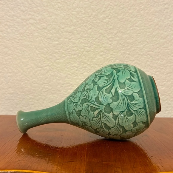 Vintage Oriental Celedon Crackle Glass Bud Vase Signed - Picture 5 of 7